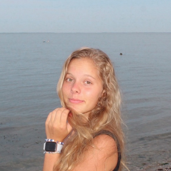 Meet the Posher Other - Meet your Posher, Carly